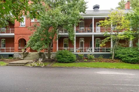 90 Mckinley Court Portland ME 04109