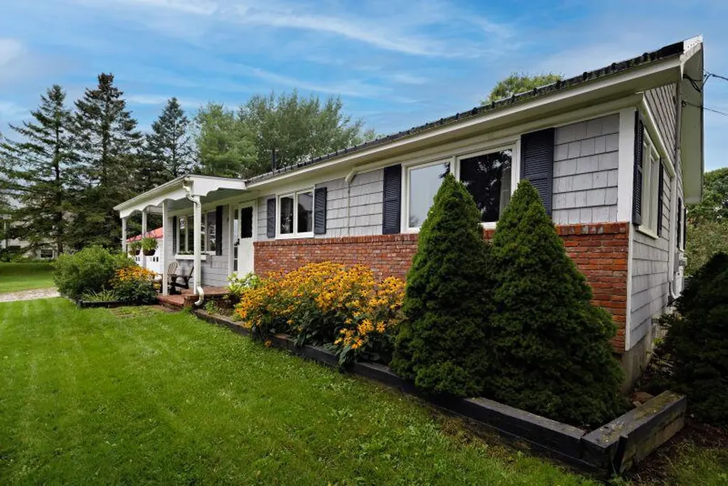 78 Fluker Street Thomaston ME 04861