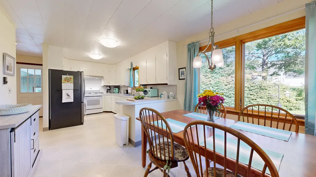 78 Fluker Street Thomaston ME 04861