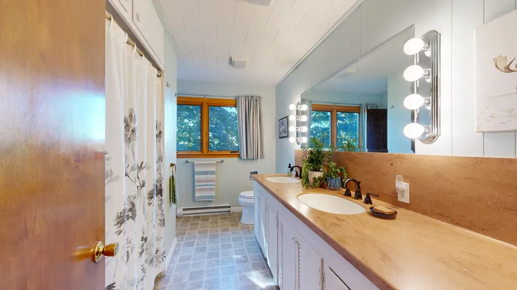 78 Fluker Street Thomaston ME 04861