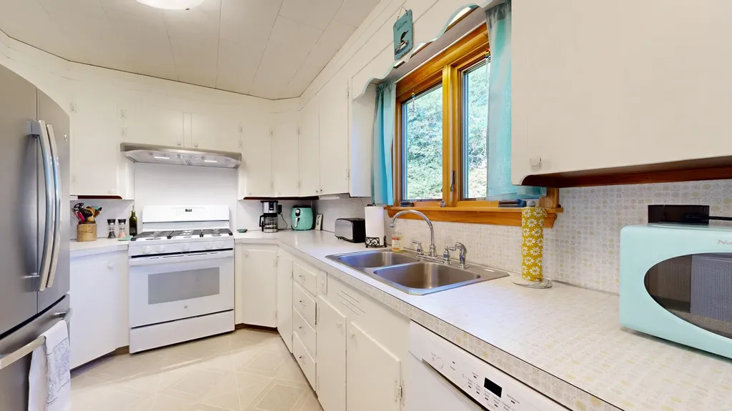 78 Fluker Street Thomaston ME 04861