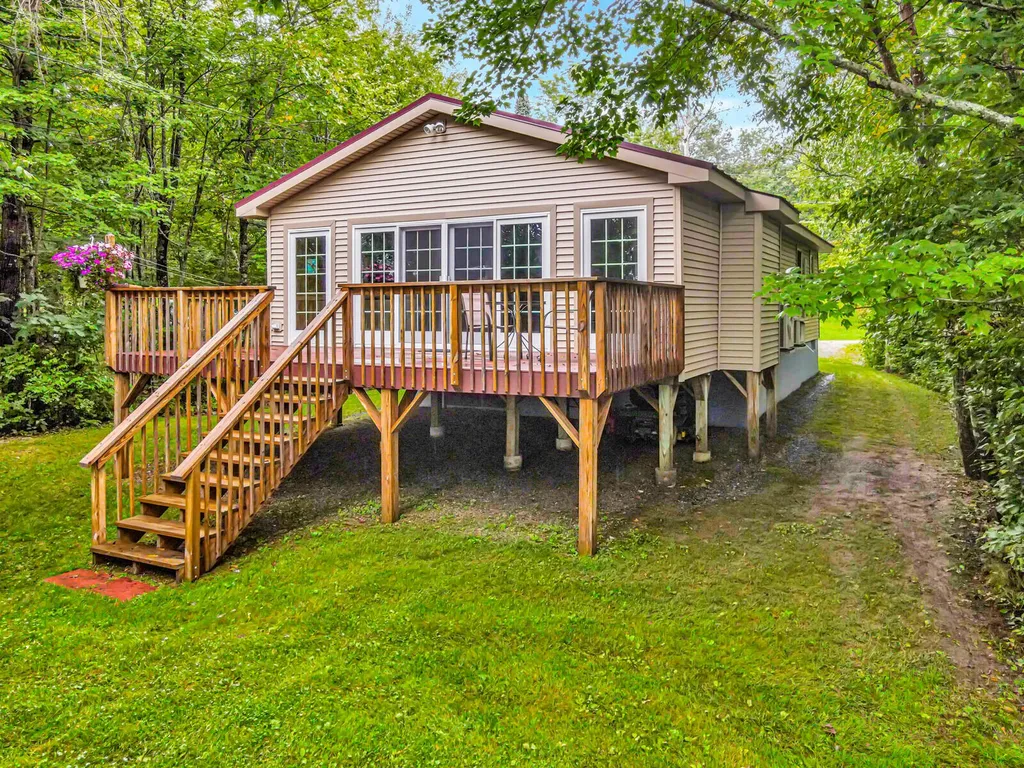 63 Wood Road Wayne ME 04284