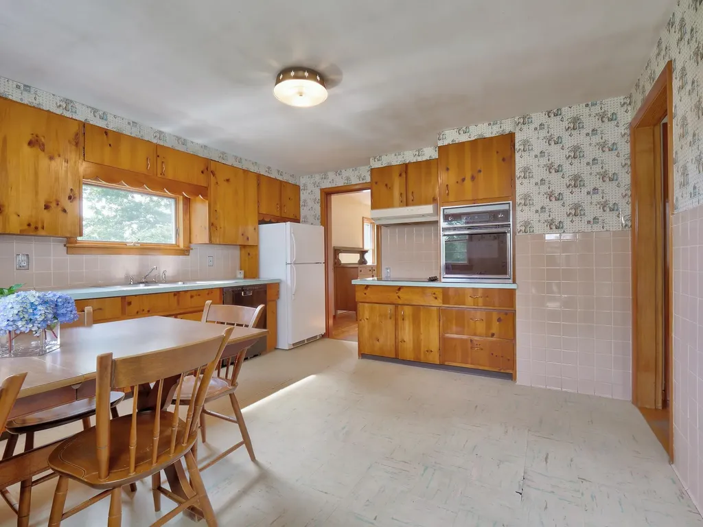 30 Fish Street Thomaston ME 04861