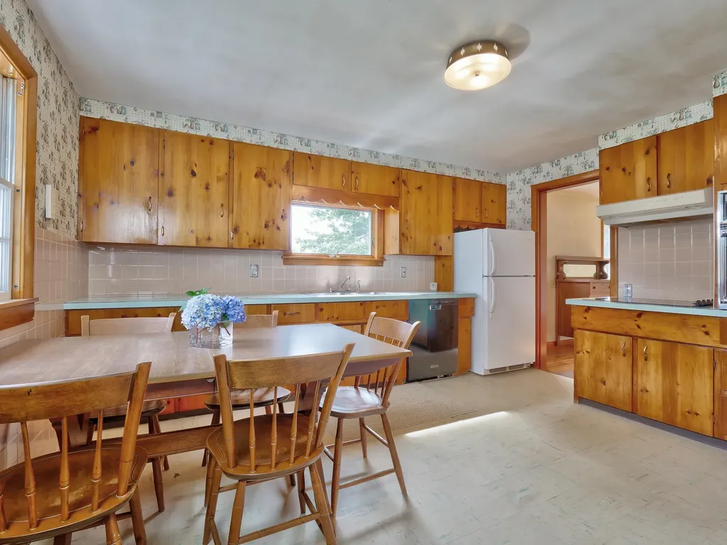 30 Fish Street Thomaston ME 04861