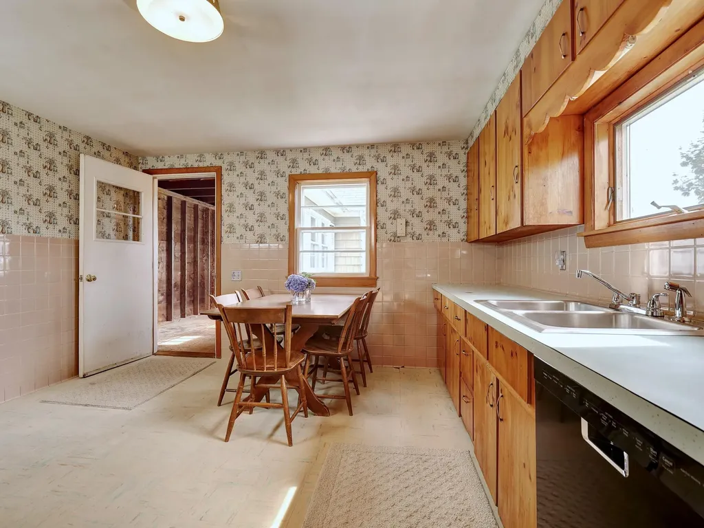 30 Fish Street Thomaston ME 04861
