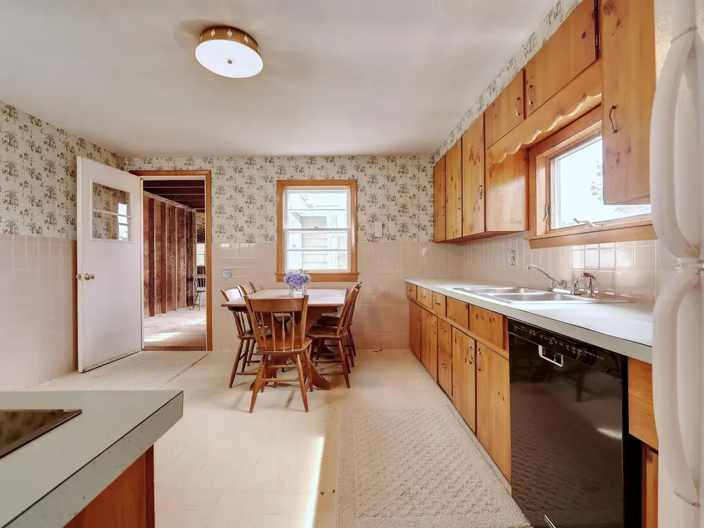 30 Fish Street Thomaston ME 04861