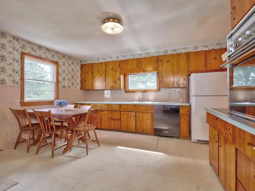 30 Fish Street Thomaston ME 04861