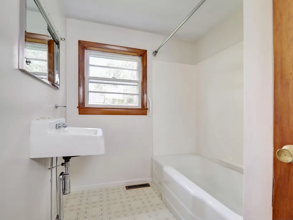 30 Fish Street Thomaston ME 04861