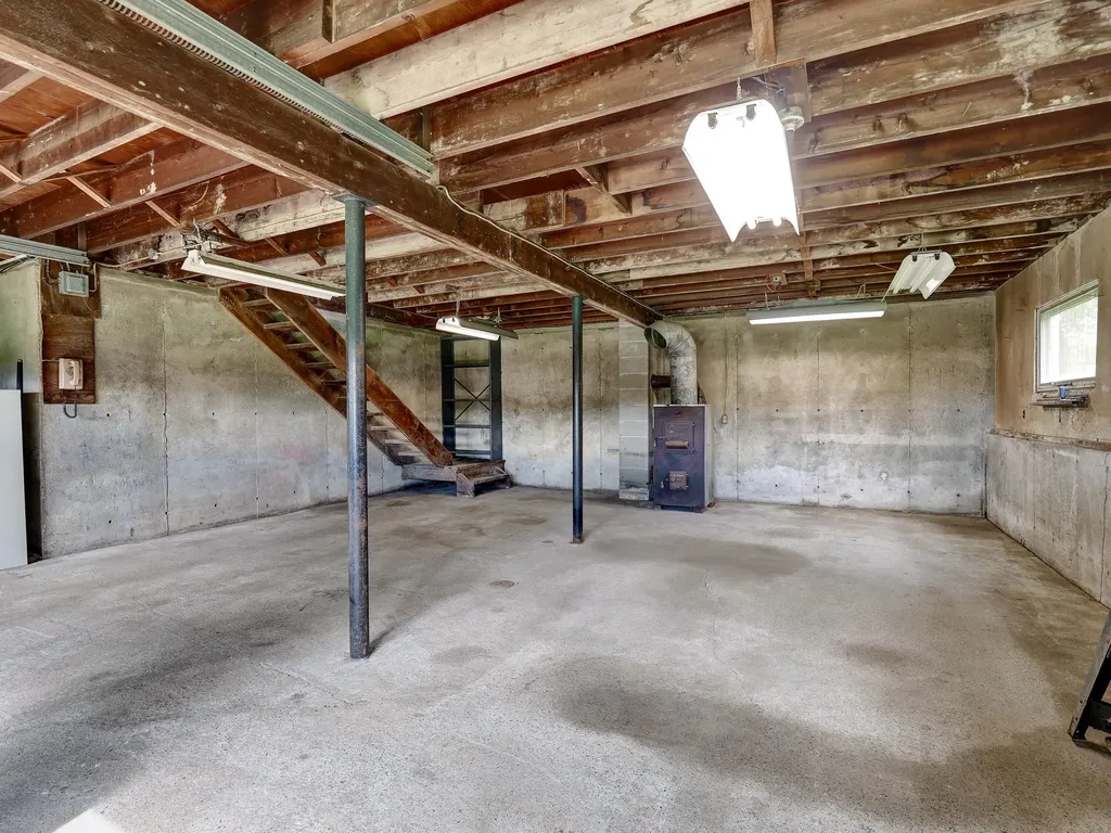 30 Fish Street Thomaston ME 04861