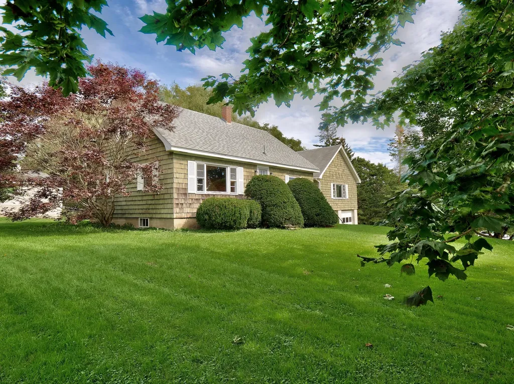 30 Fish Street Thomaston ME 04861