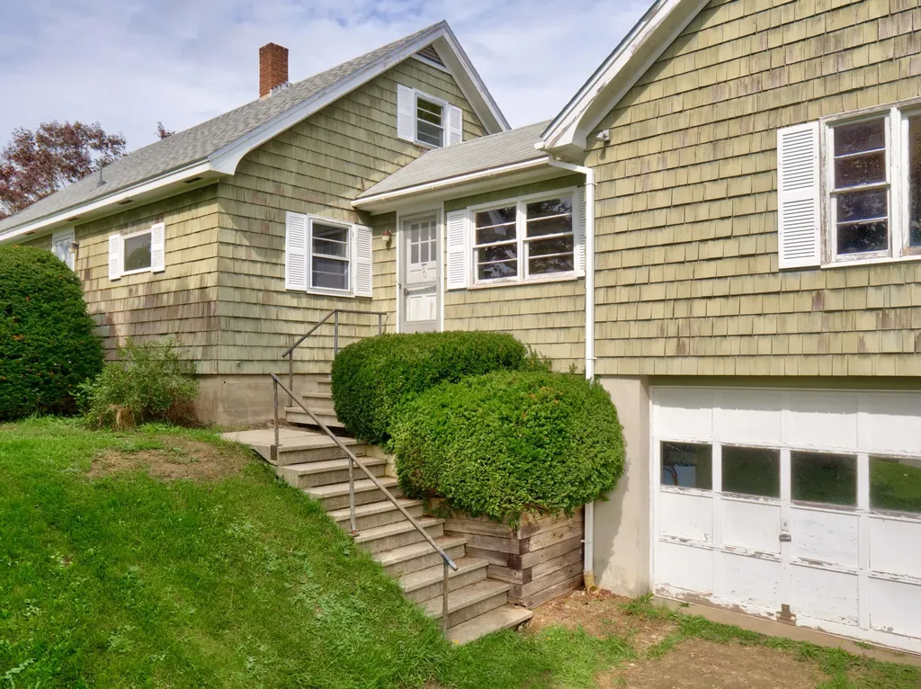 30 Fish Street Thomaston ME 04861