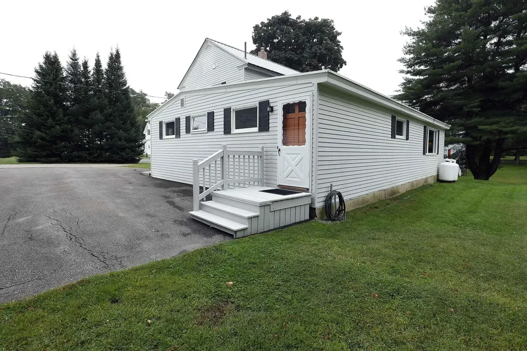 22 James Street Farmingdale ME 04344