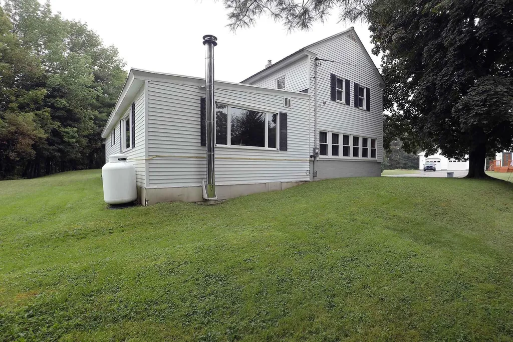 22 James Street Farmingdale ME 04344