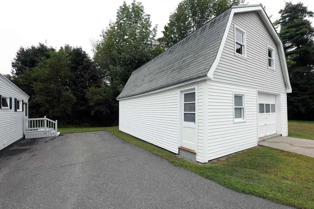 22 James Street Farmingdale ME 04344