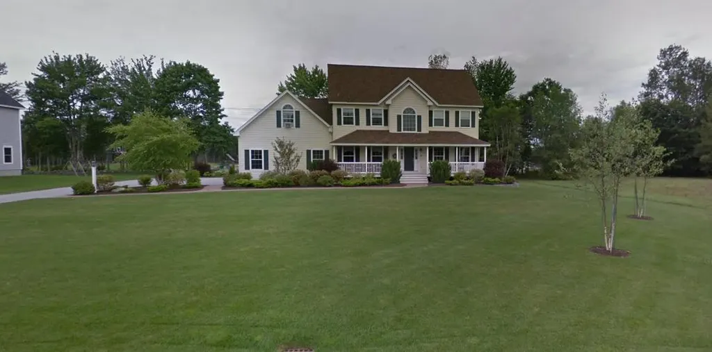 25 Liberty Avenue Hampden ME 04444