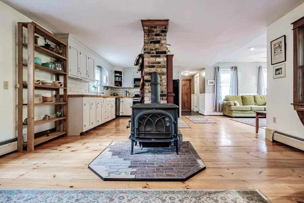 44 Carsley Road Harrison ME 04040