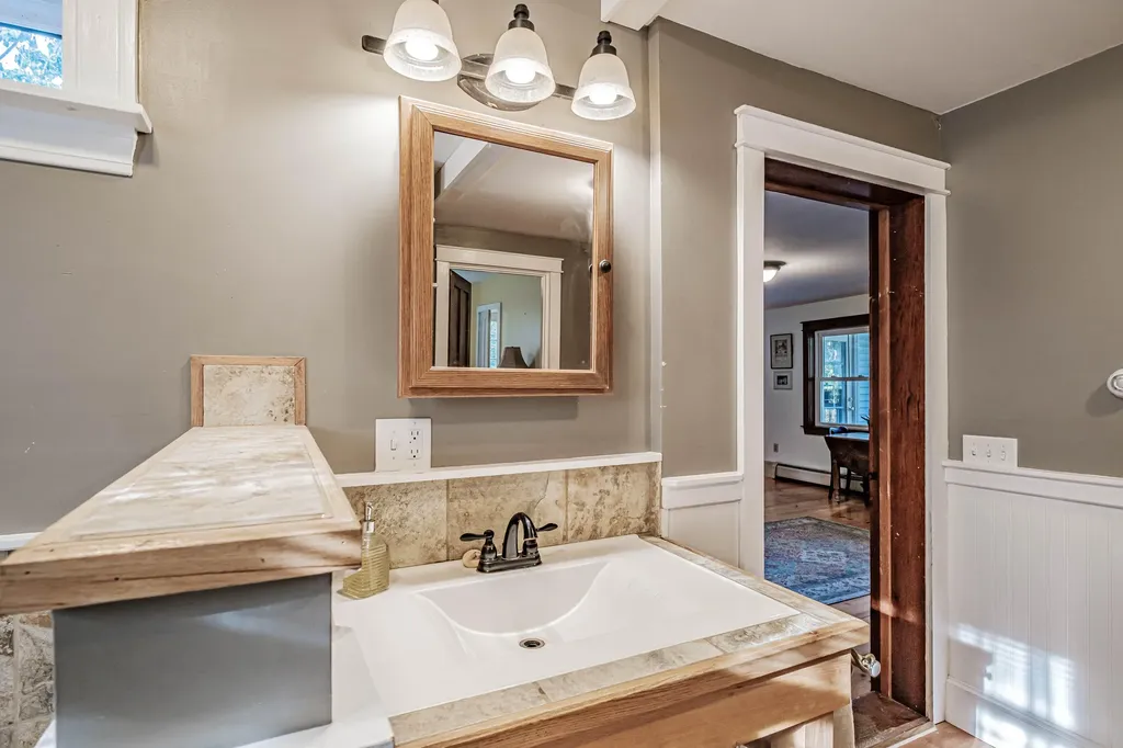 44 Carsley Road Harrison ME 04040