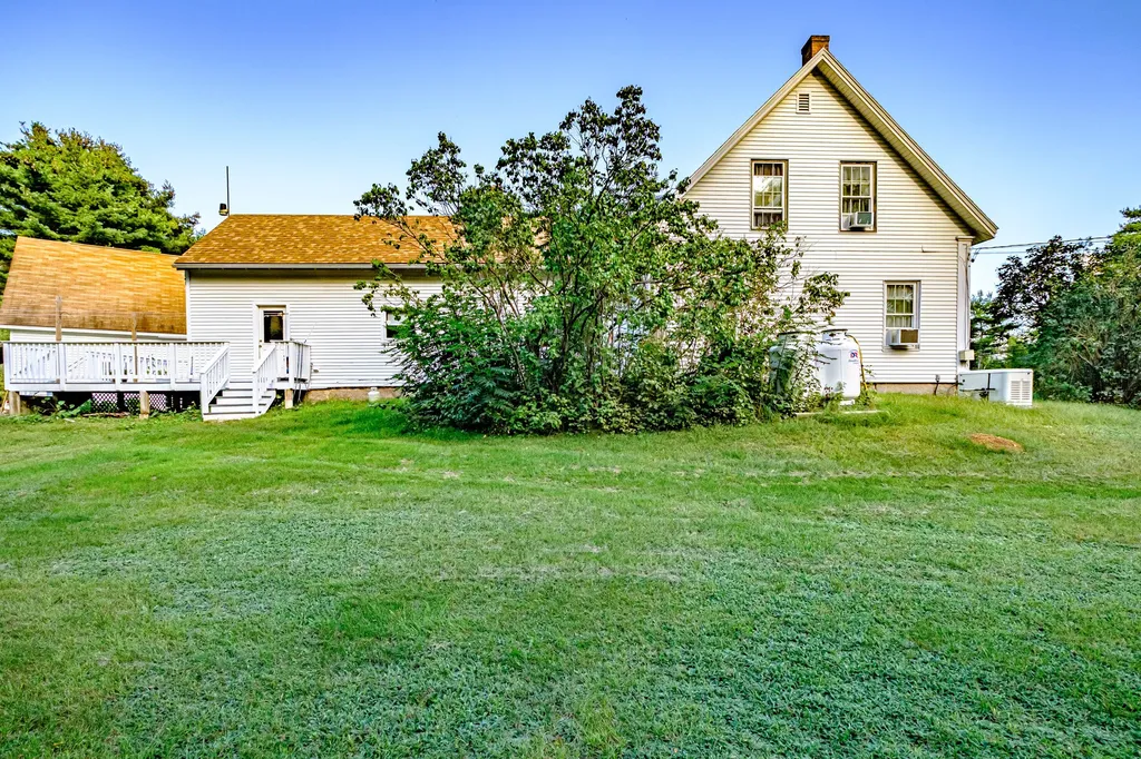 44 Carsley Road Harrison ME 04040