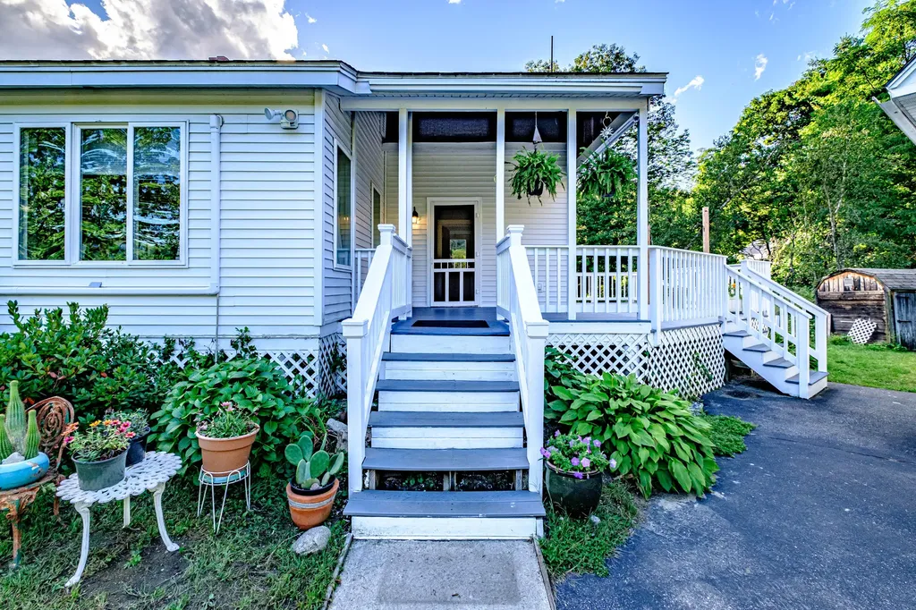 44 Carsley Road Harrison ME 04040