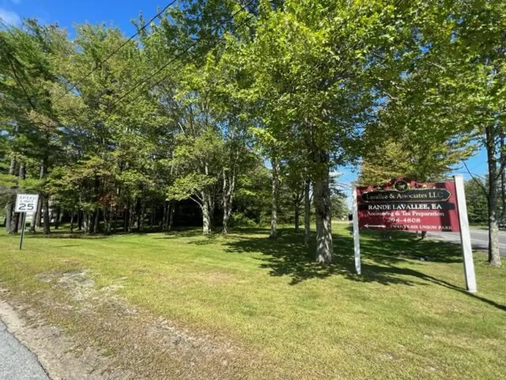 118 Main Street Topsham ME 04086
