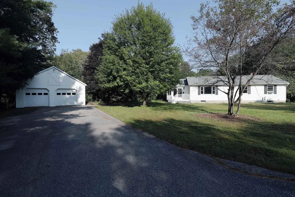 8 Erins Way Randolph ME 04346