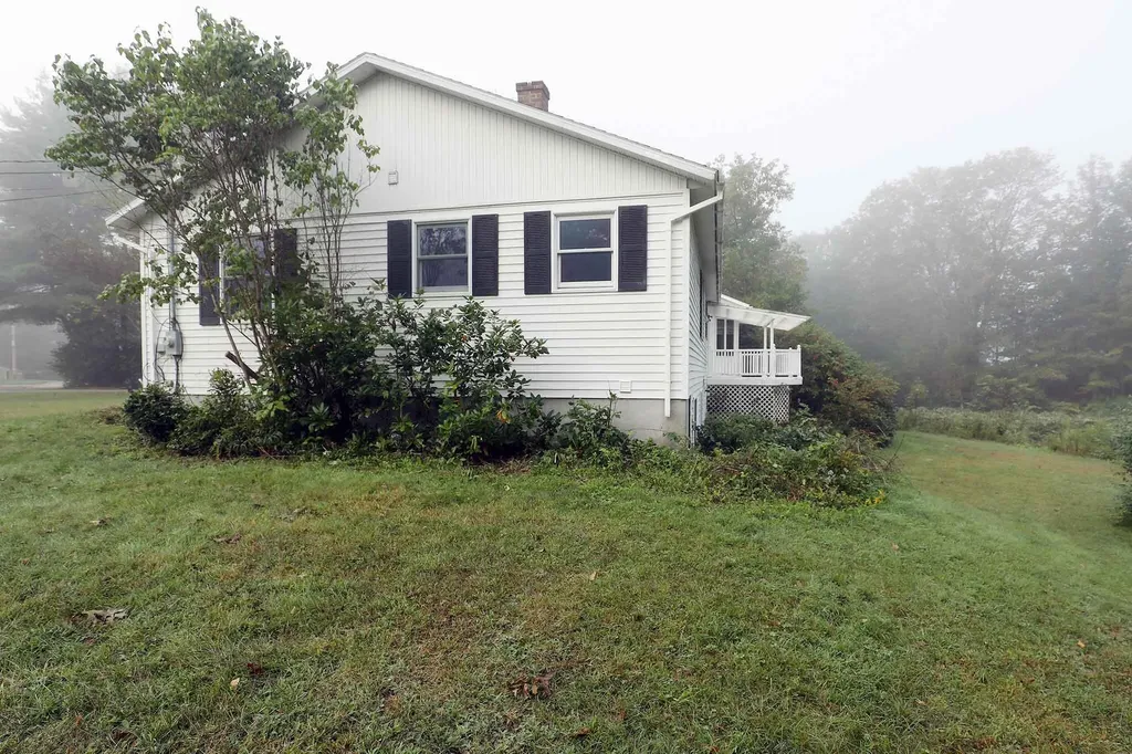 8 Erins Way Randolph ME 04346