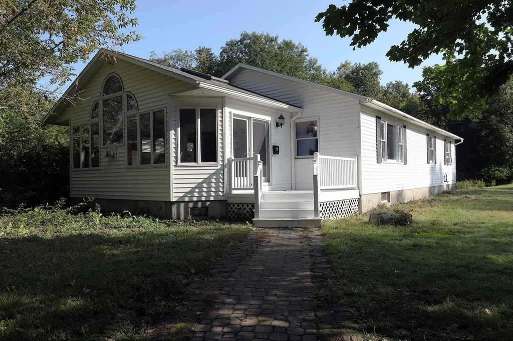 8 Erins Way Randolph ME 04346