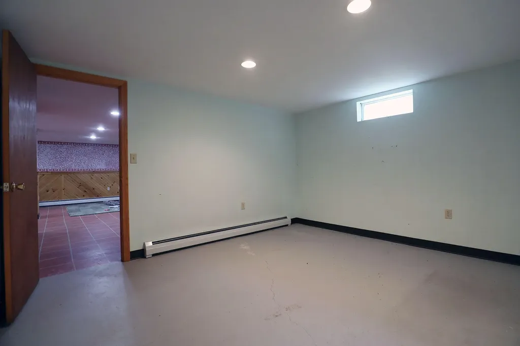 8 Erins Way Randolph ME 04346
