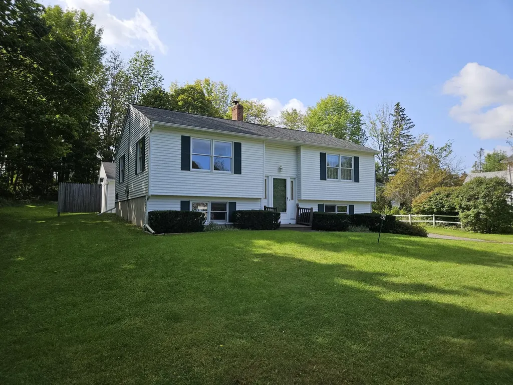 17 Cottage Street Hampden ME 04444