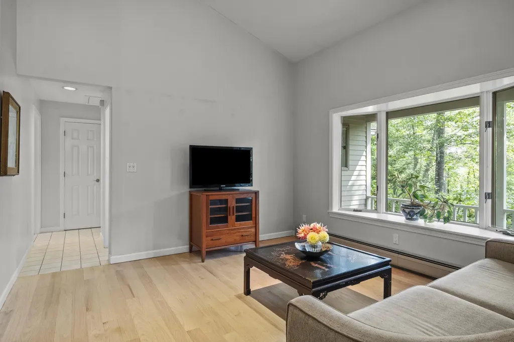 8 White Tail Drive Rockport ME 04856