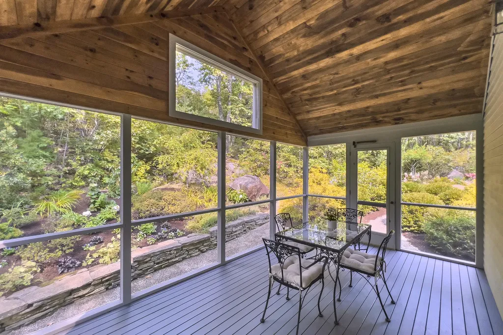 8 White Tail Drive Rockport ME 04856
