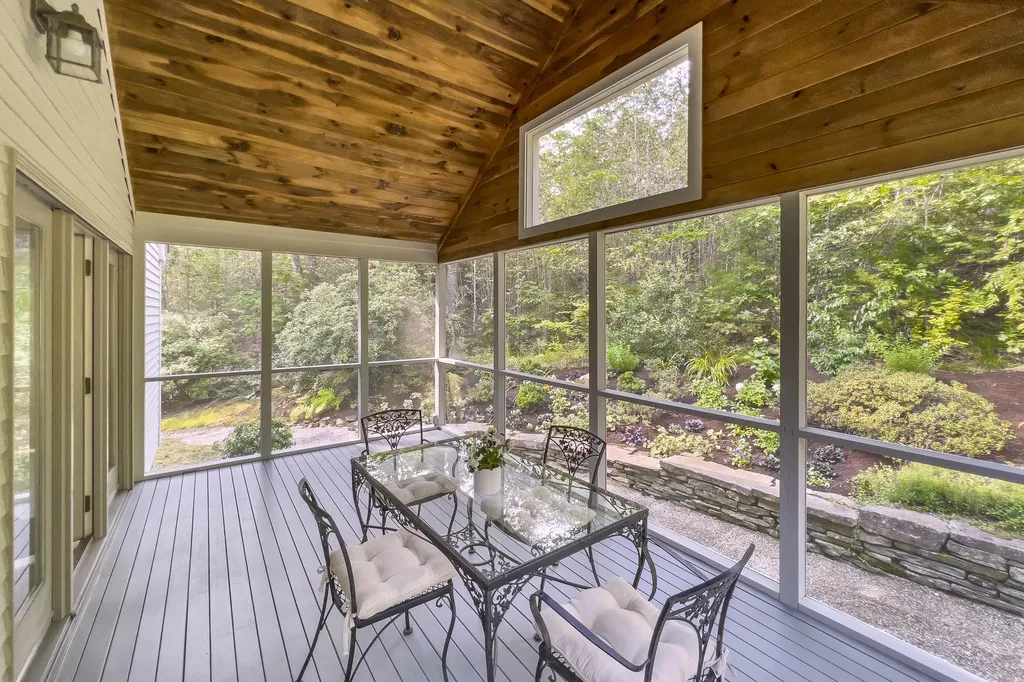 8 White Tail Drive Rockport ME 04856