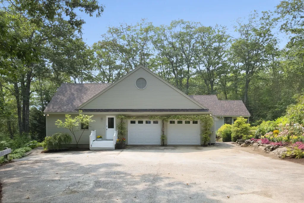 8 White Tail Drive Rockport ME 04856
