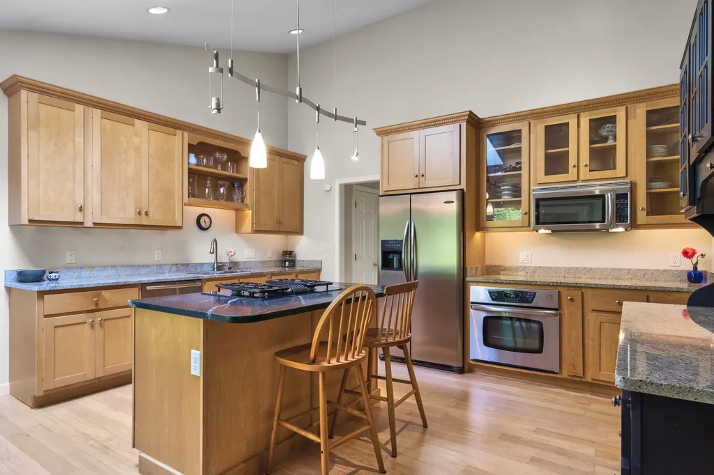 8 White Tail Drive Rockport ME 04856