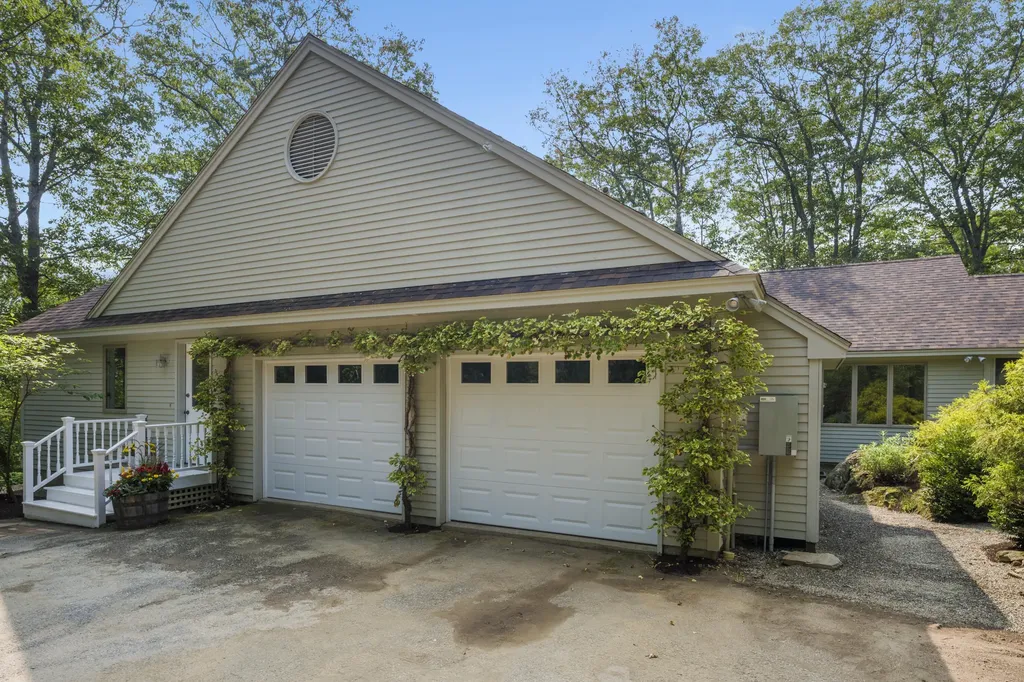 8 White Tail Drive Rockport ME 04856