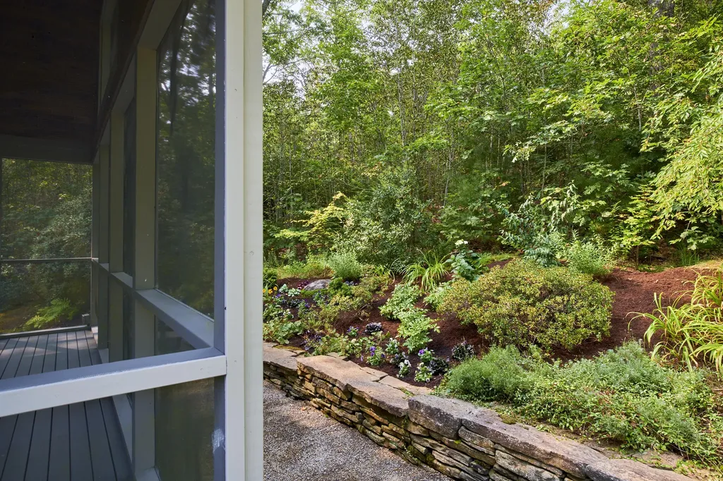 8 White Tail Drive Rockport ME 04856