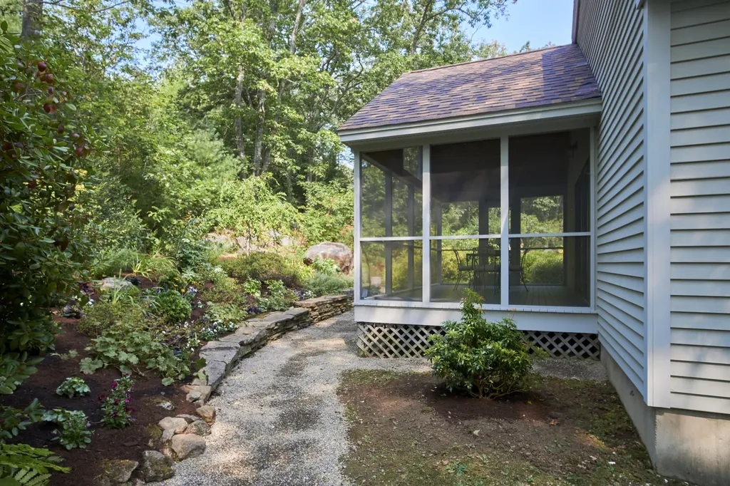 8 White Tail Drive Rockport ME 04856