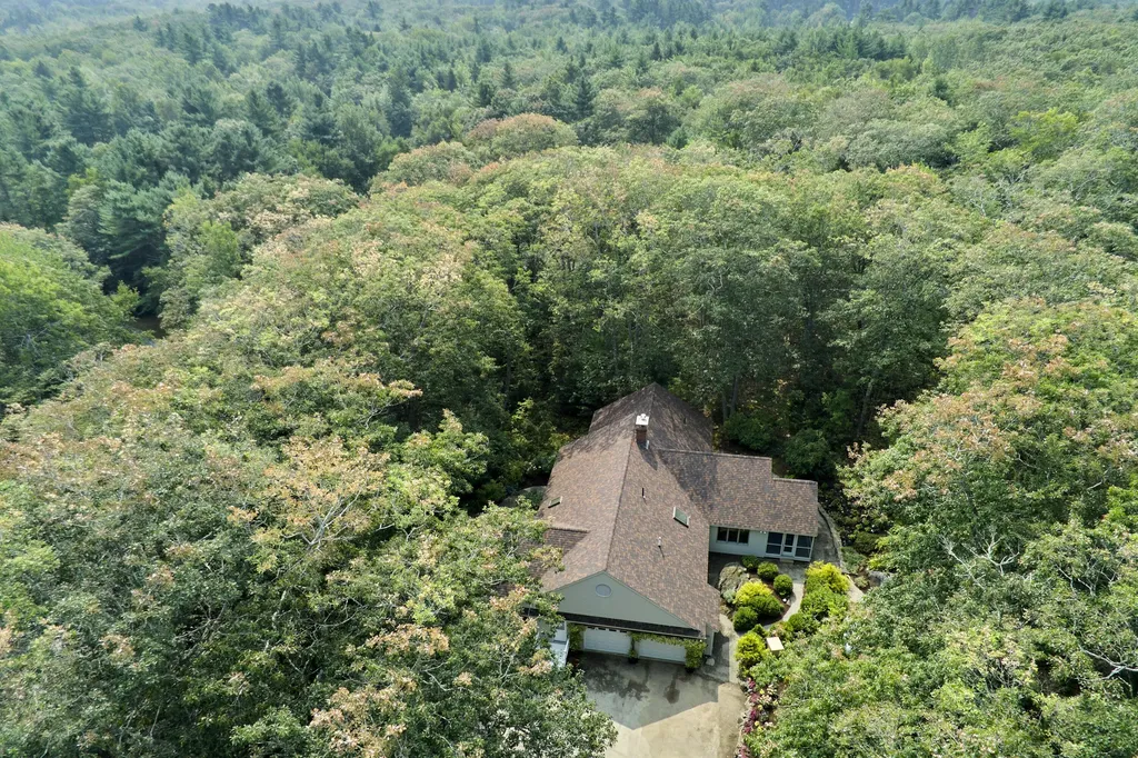 8 White Tail Drive Rockport ME 04856