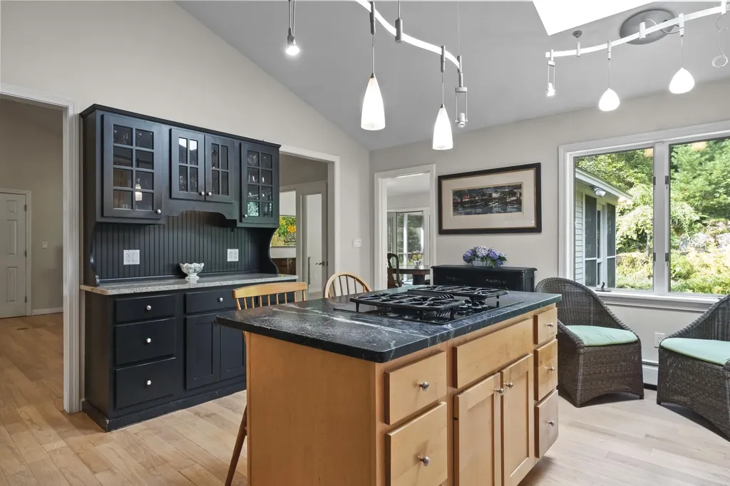 8 White Tail Drive Rockport ME 04856
