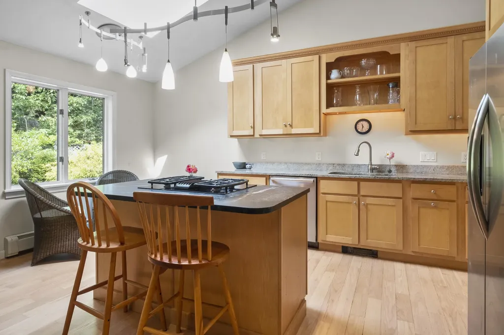 8 White Tail Drive Rockport ME 04856