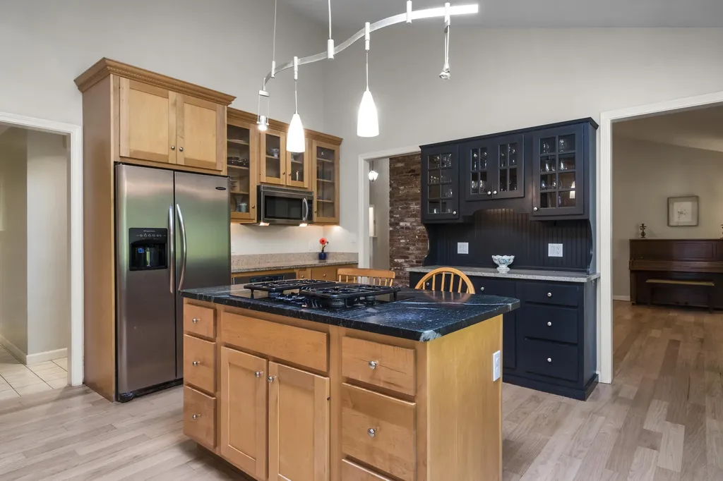 8 White Tail Drive Rockport ME 04856