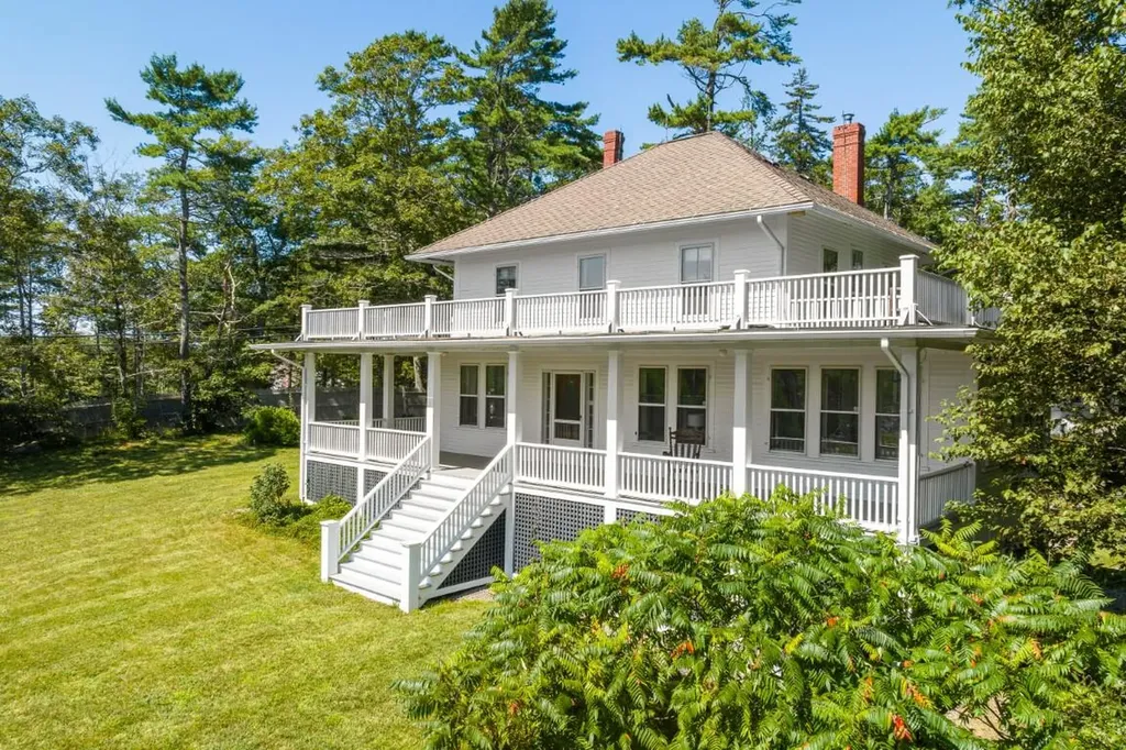 1 Chimes Lane Boothbay Harbor ME 04538