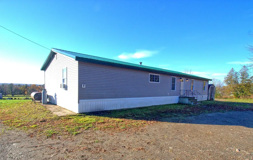 80 Beech Grove Road Corinth ME 04427