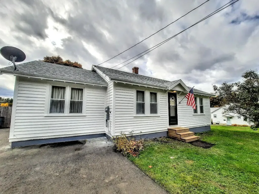 27 Highland Avenue Lincoln ME 04457