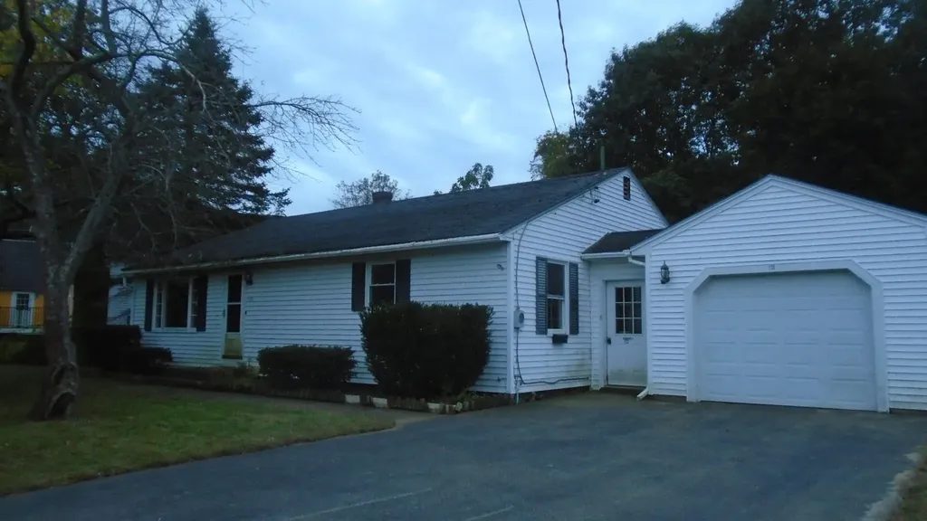173 Pleasant Street Eliot ME 03903
