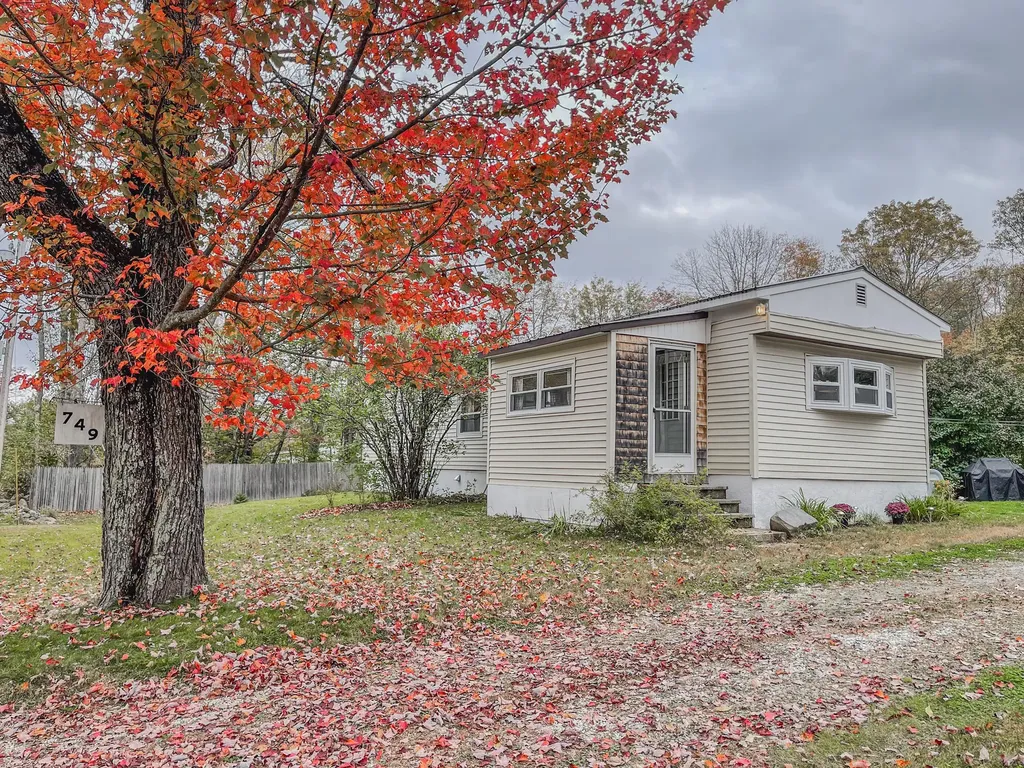 749 Industry Road Farmington ME 04938