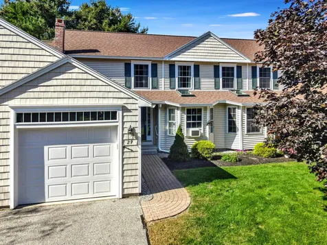 29 Signature Drive Brunswick ME 04011