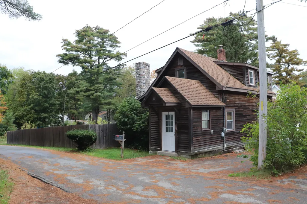 38 Carver Road Hampden ME 04444