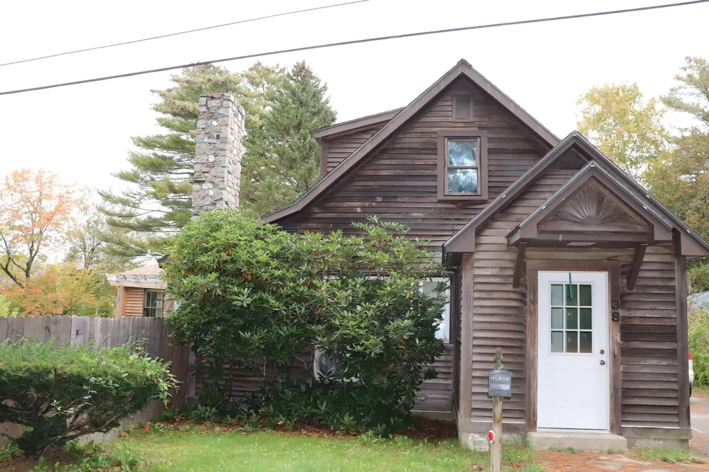 38 Carver Road Hampden ME 04444