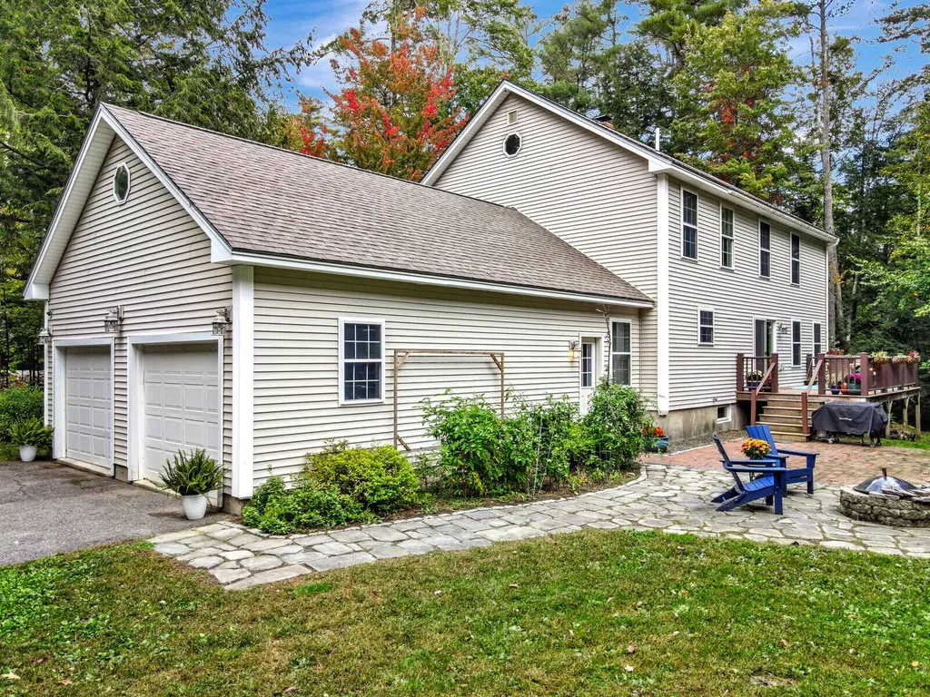 8 Wedgewood Drive Oakland ME 04963